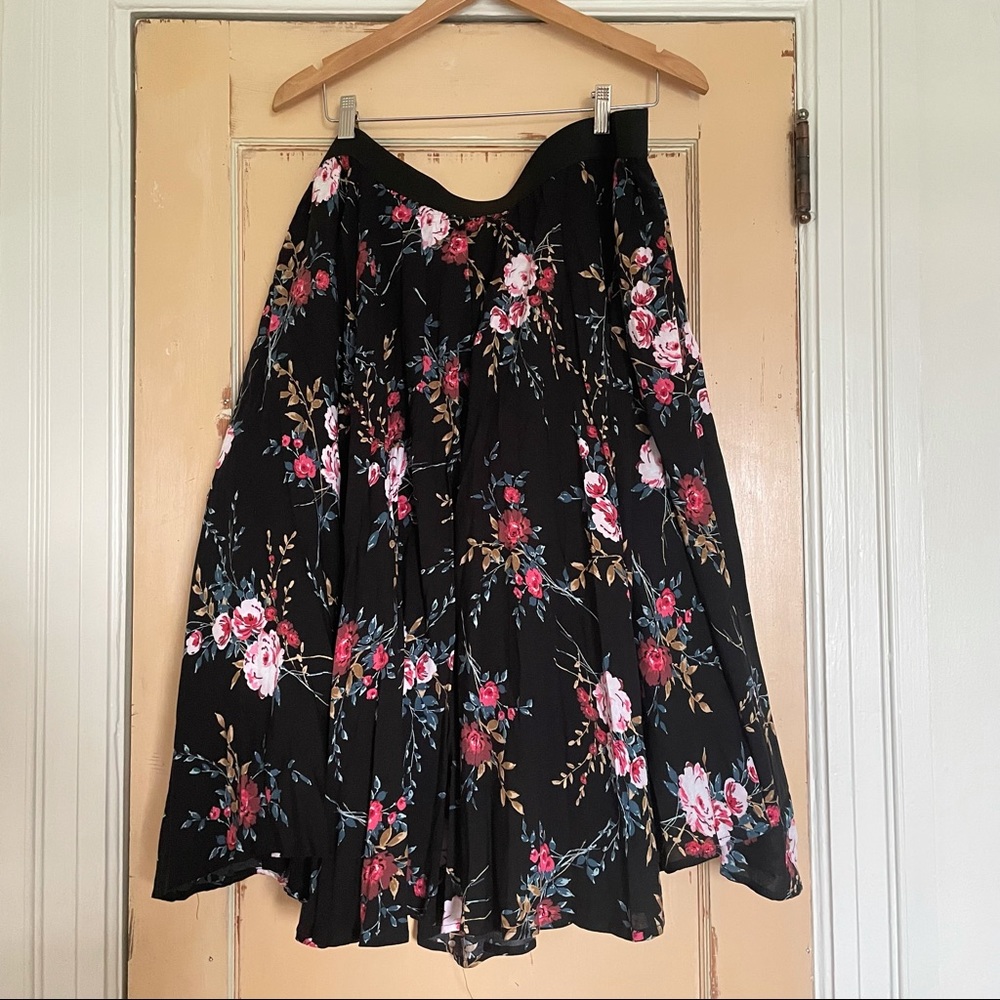 Size 4 torrid lined floral skirt with tulle